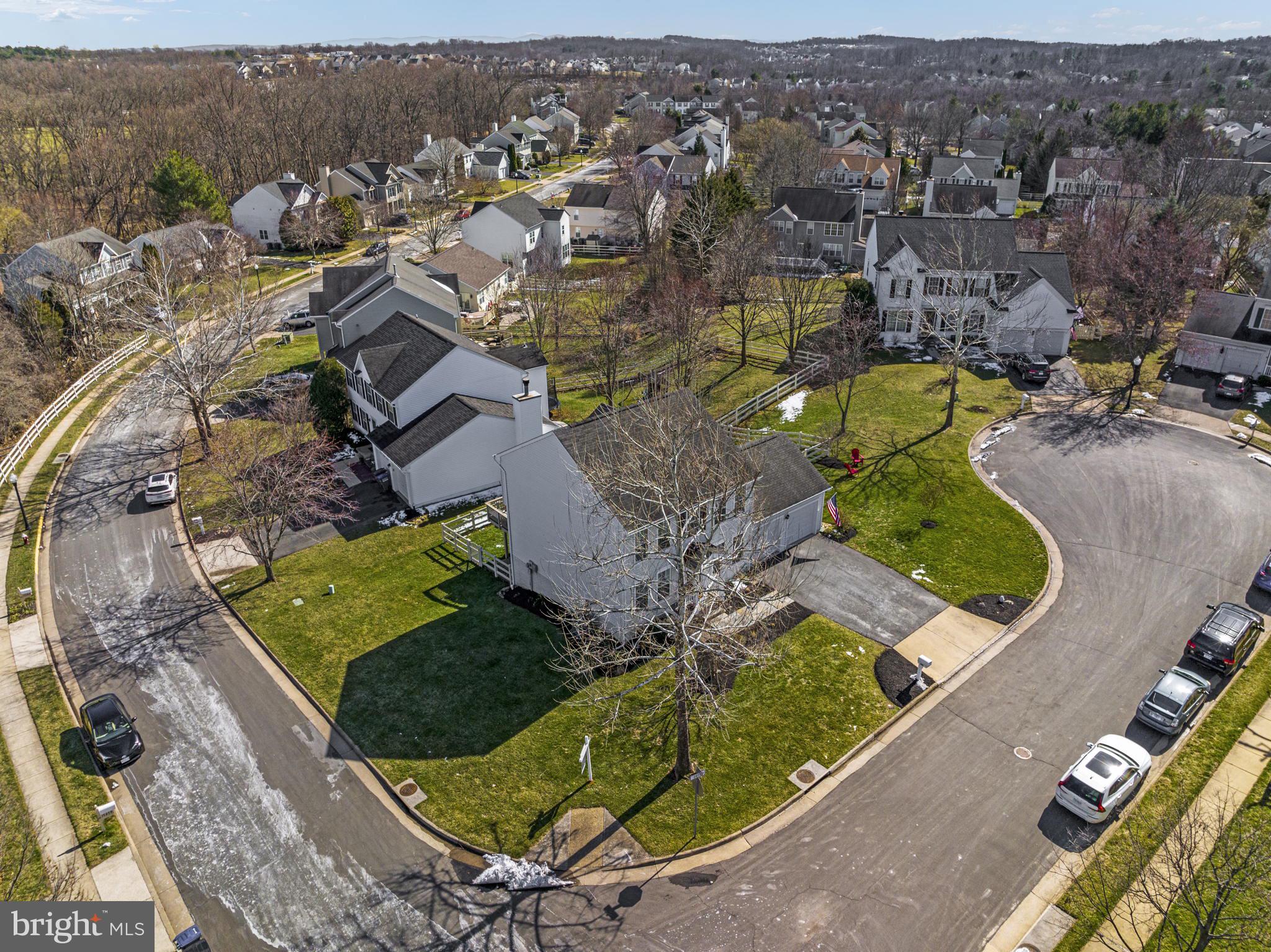 ROUND HILL - Residential