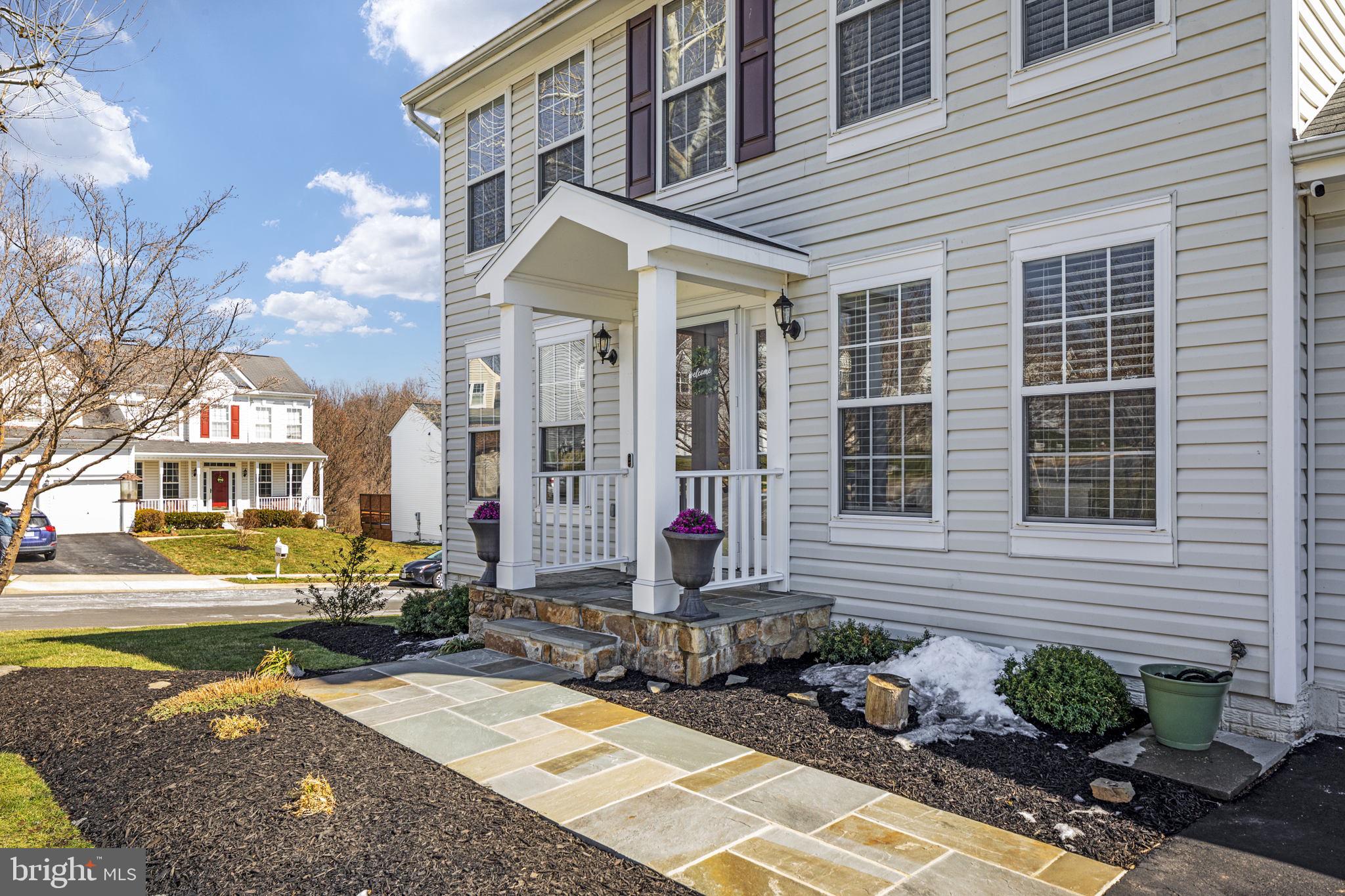 ROUND HILL - Residential