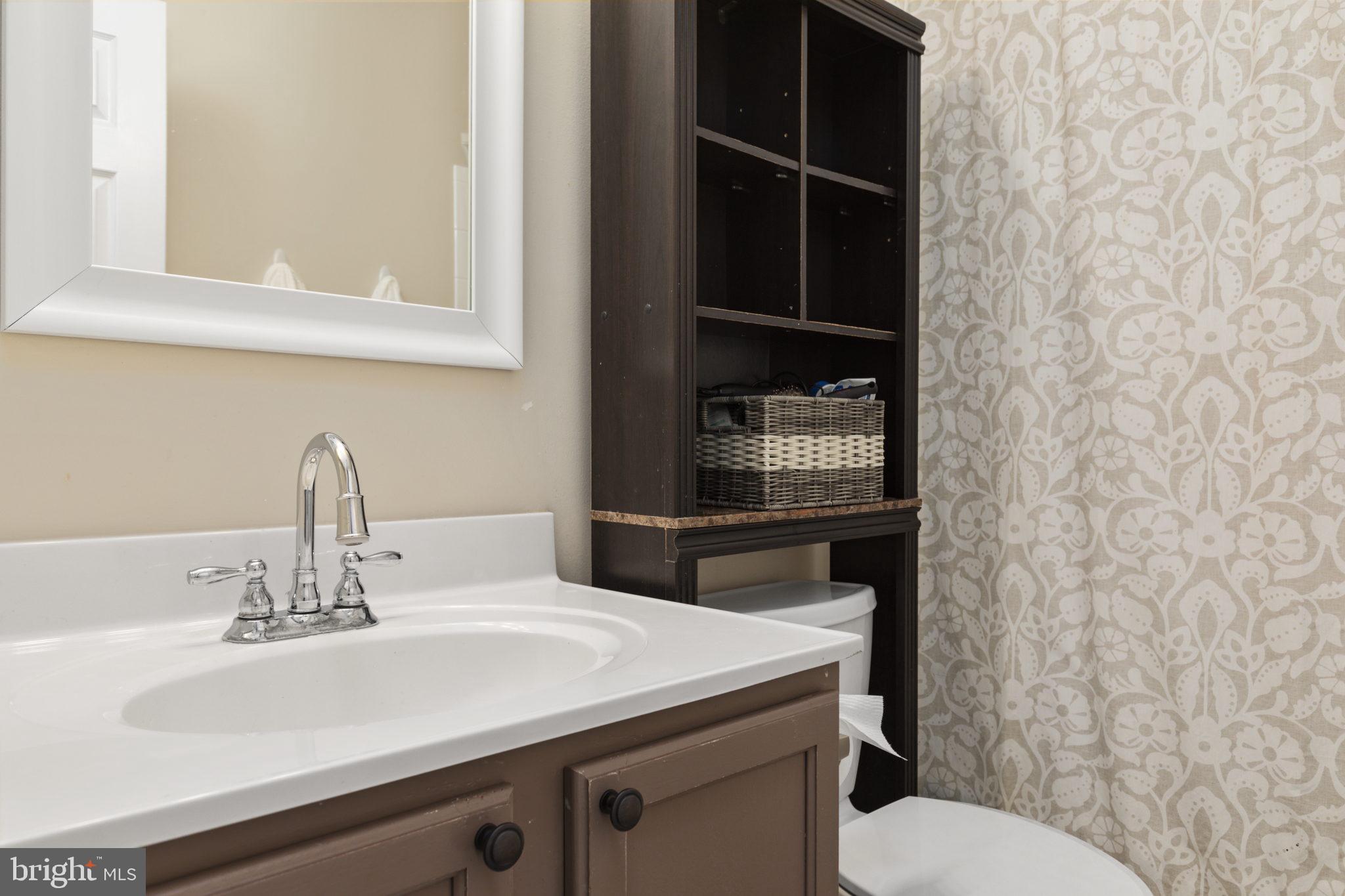 ROUND HILL - Residential