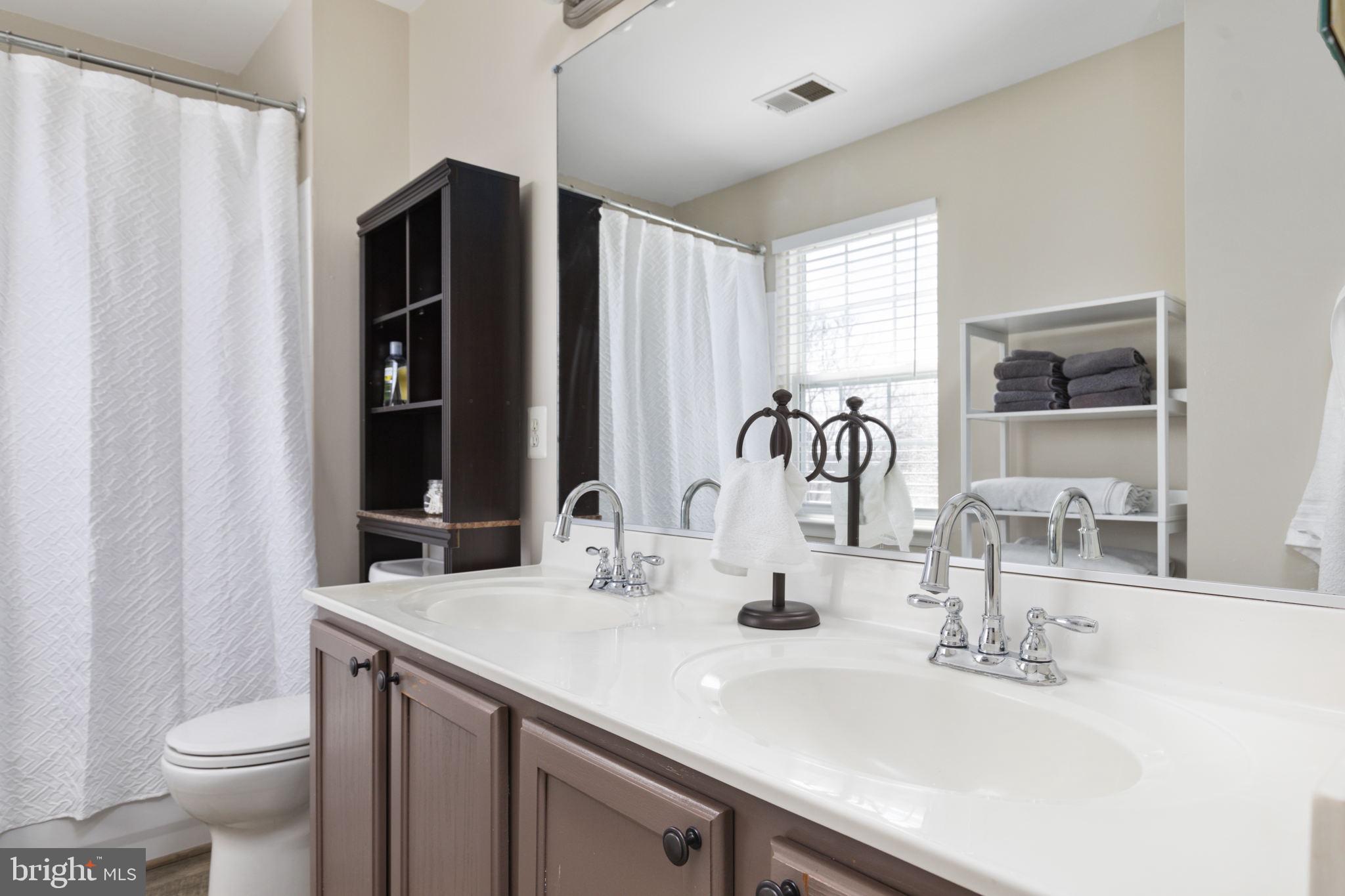 ROUND HILL - Residential