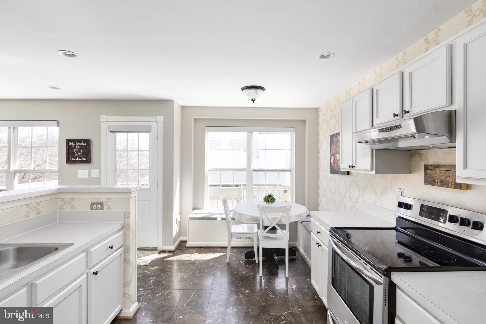 ROUND HILL - Residential