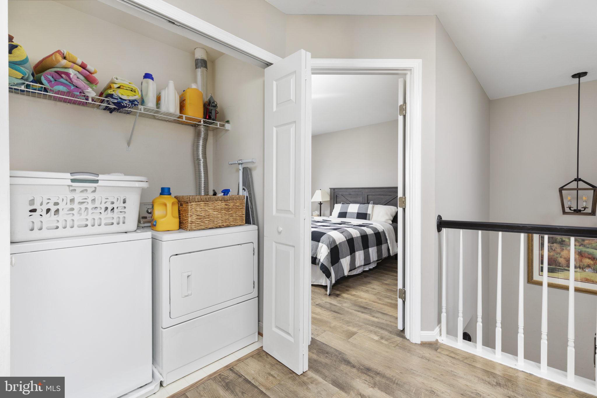 ROUND HILL - Residential