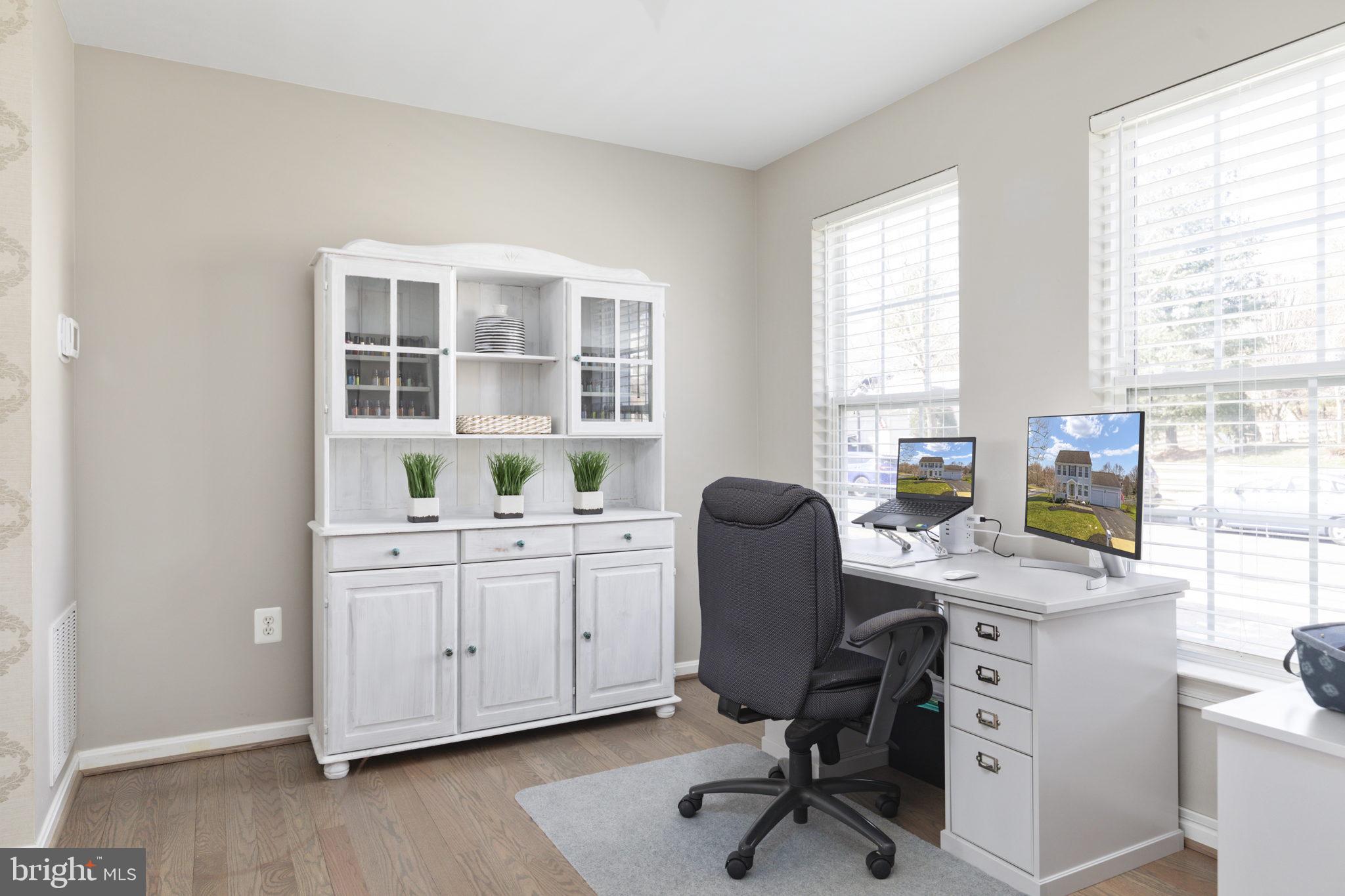 ROUND HILL - Residential