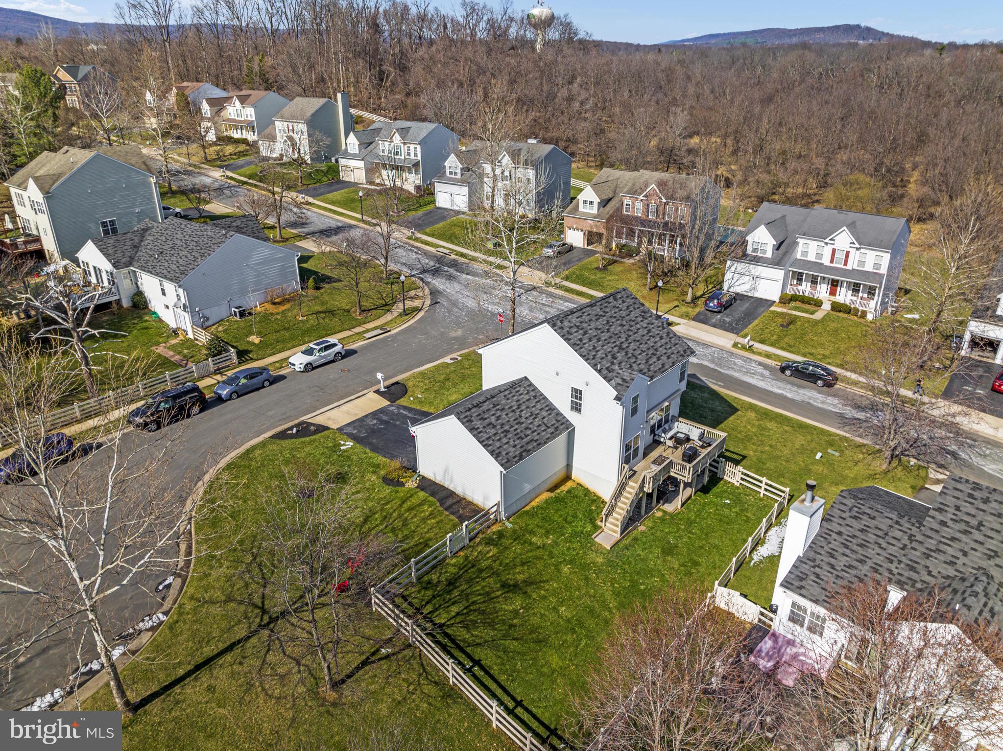 ROUND HILL - Residential