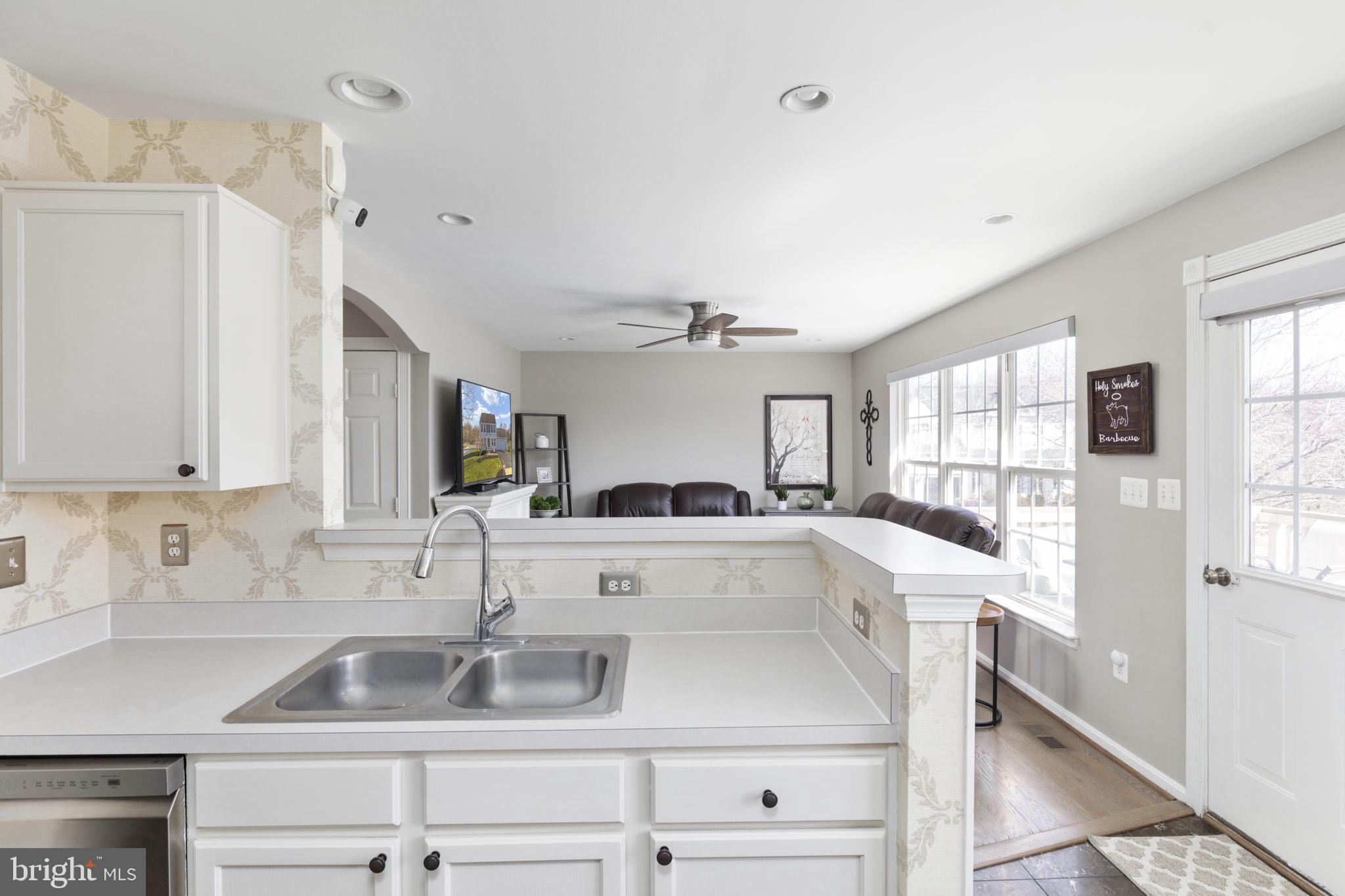 ROUND HILL - Residential