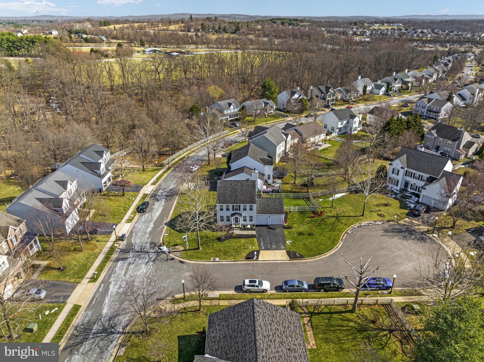 ROUND HILL - Residential