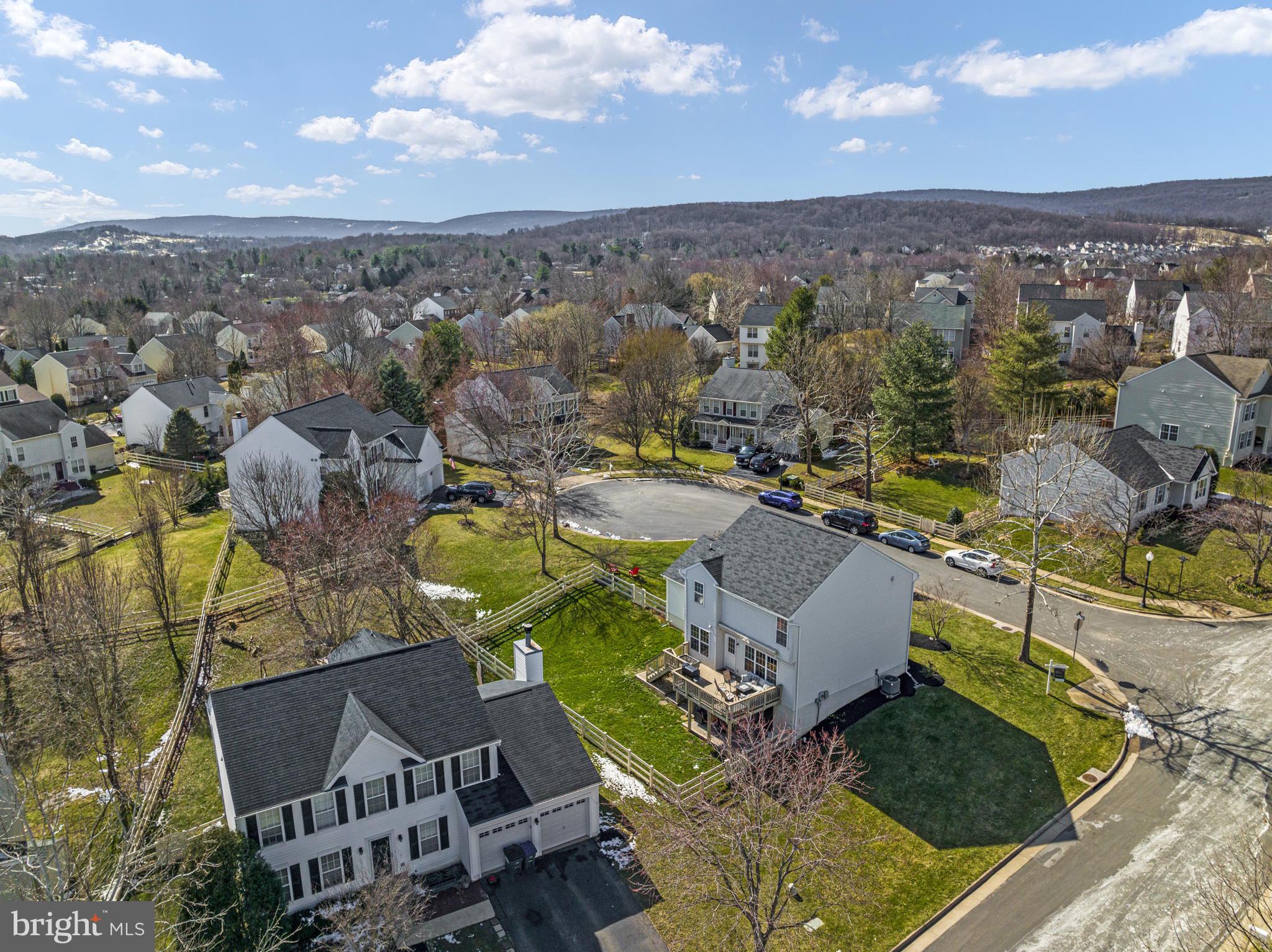 ROUND HILL - Residential