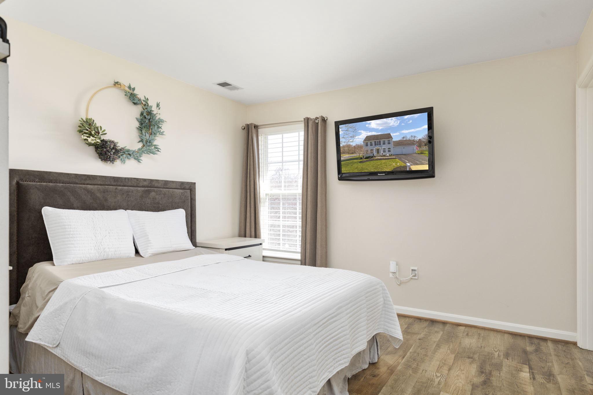 ROUND HILL - Residential