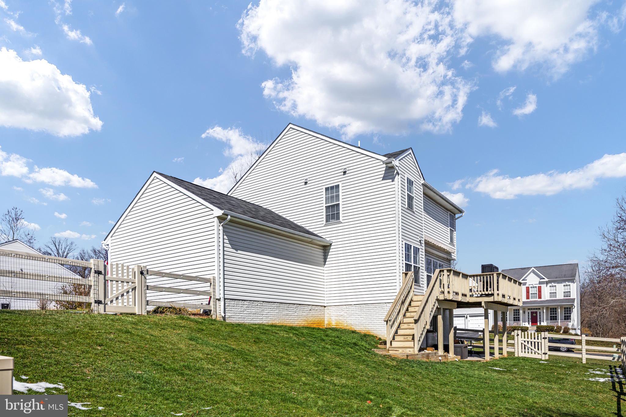 ROUND HILL - Residential