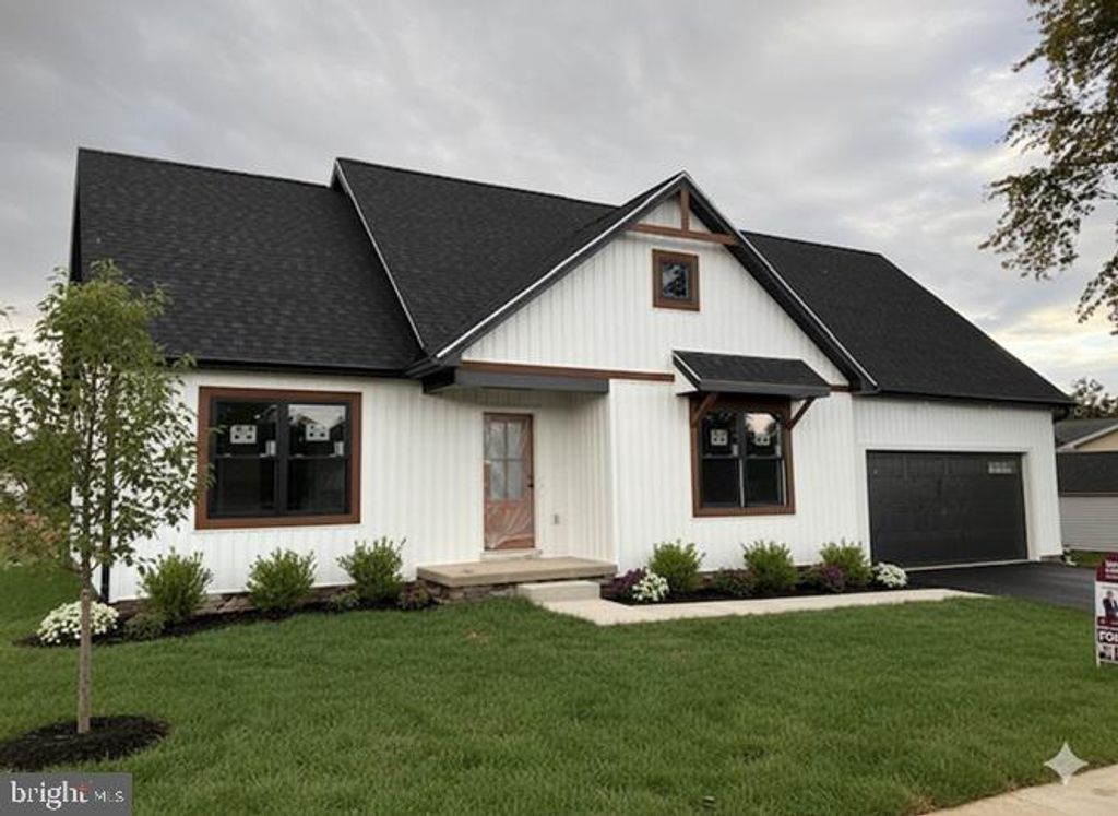 Photo of 621 Spring Ave, HANOVER, PA 17331 (MLS # PAYK2070812)