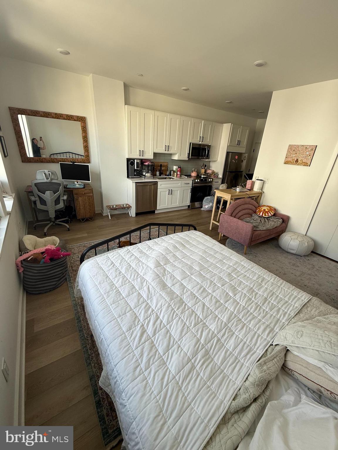 QUEEN VILLAGE - Residential Lease