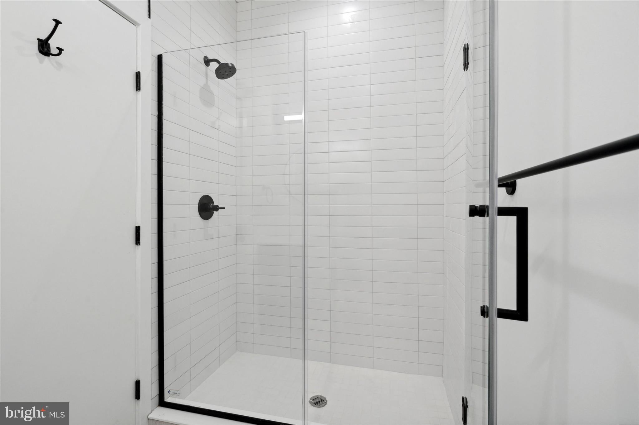 QUEEN VILLAGE - Residential Lease