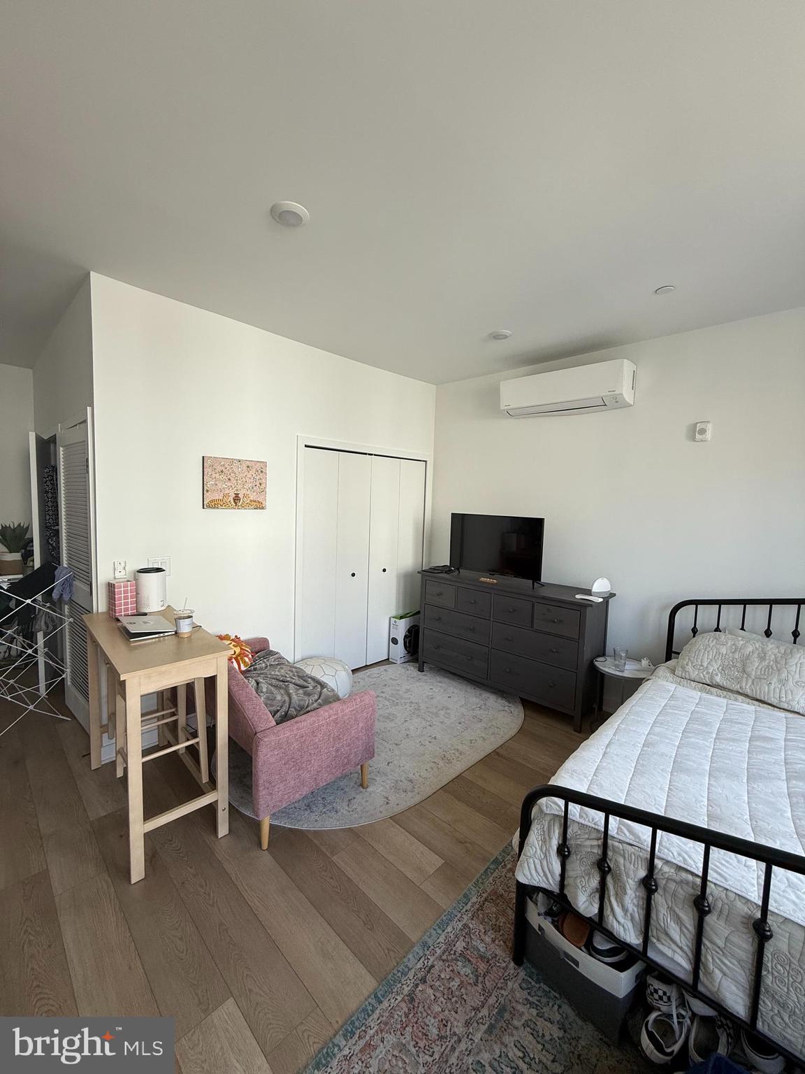 QUEEN VILLAGE - Residential Lease