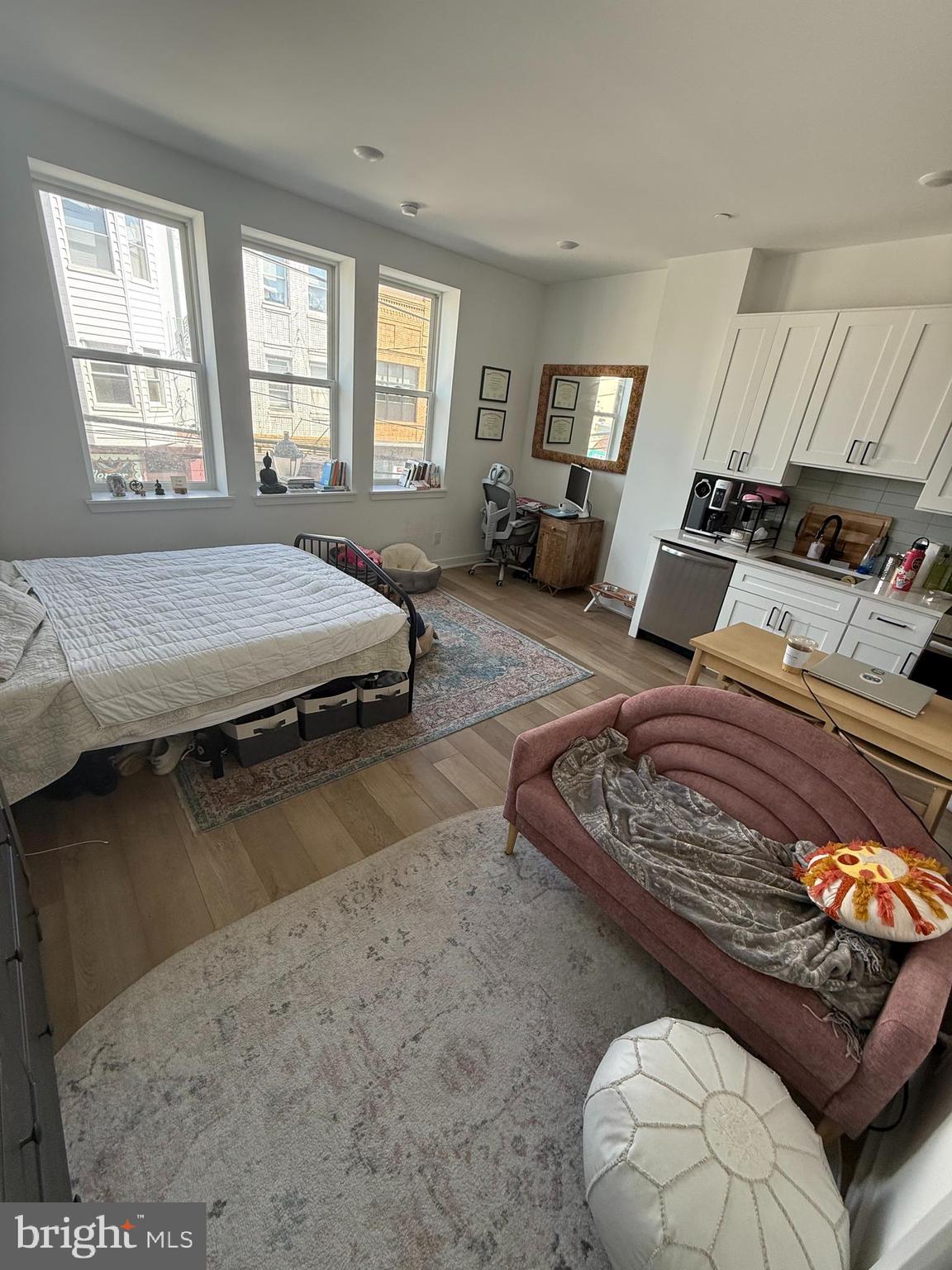 QUEEN VILLAGE - Residential Lease
