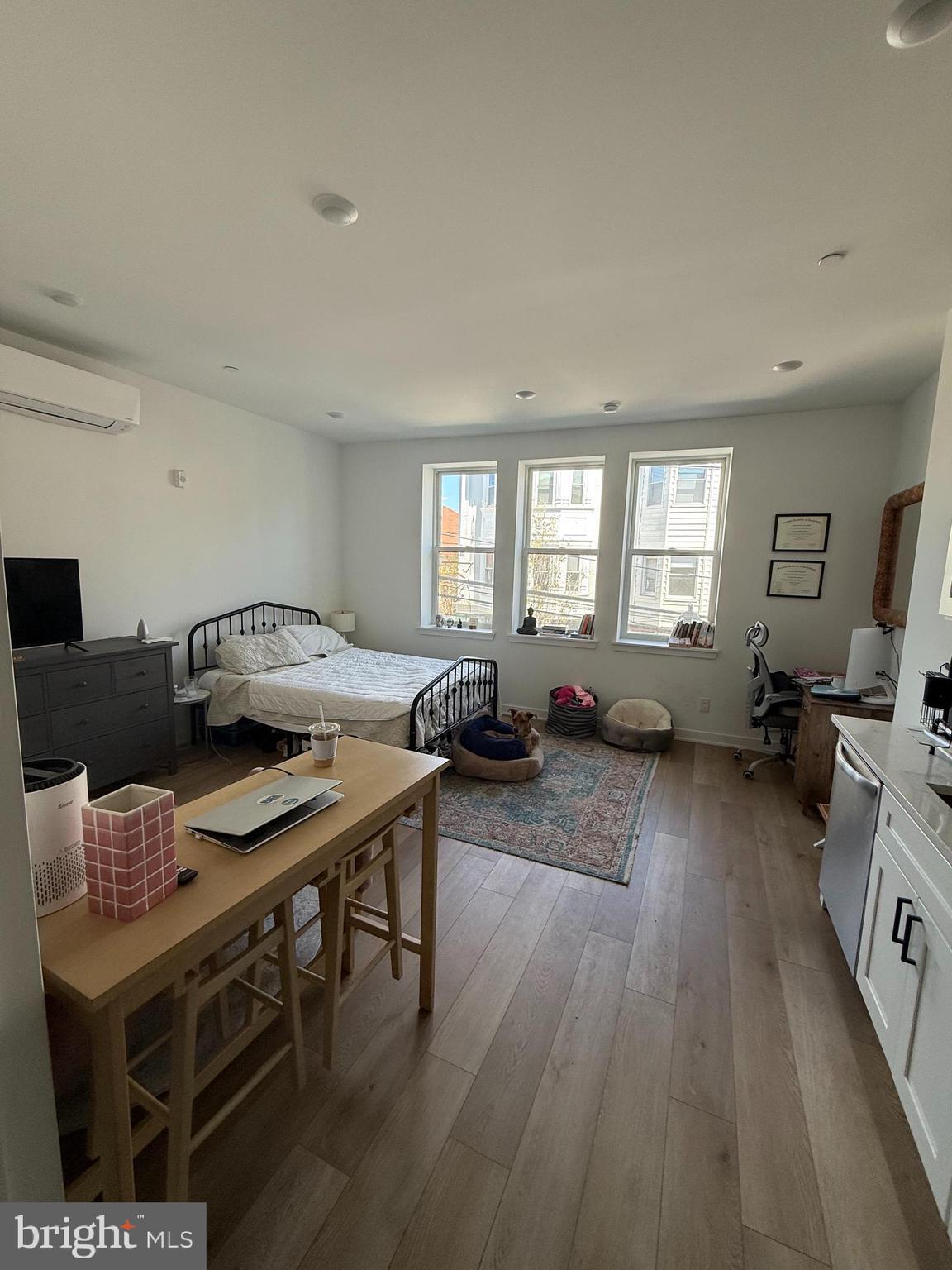 QUEEN VILLAGE - Residential Lease