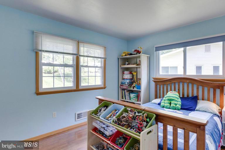 SURREY SQUARE - Residential Lease