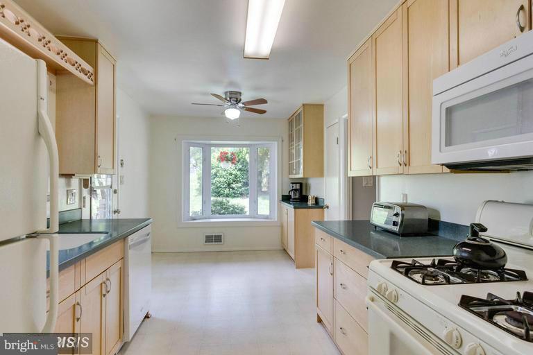 SURREY SQUARE - Residential Lease