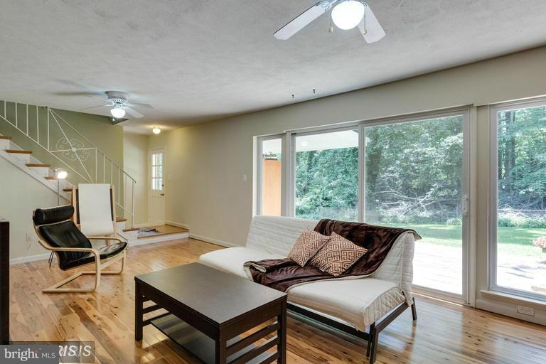 SURREY SQUARE - Residential Lease