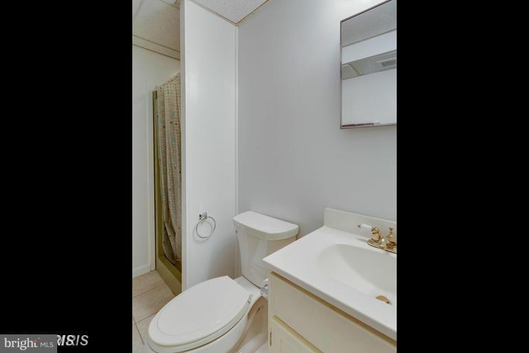 SURREY SQUARE - Residential Lease