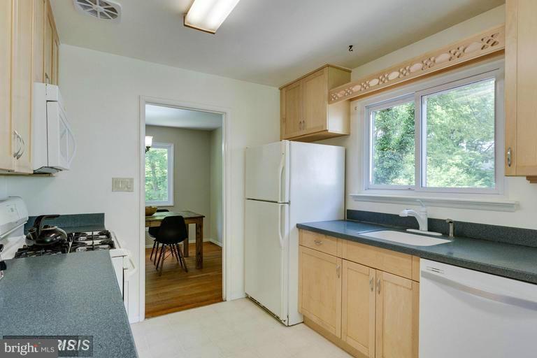 SURREY SQUARE - Residential Lease