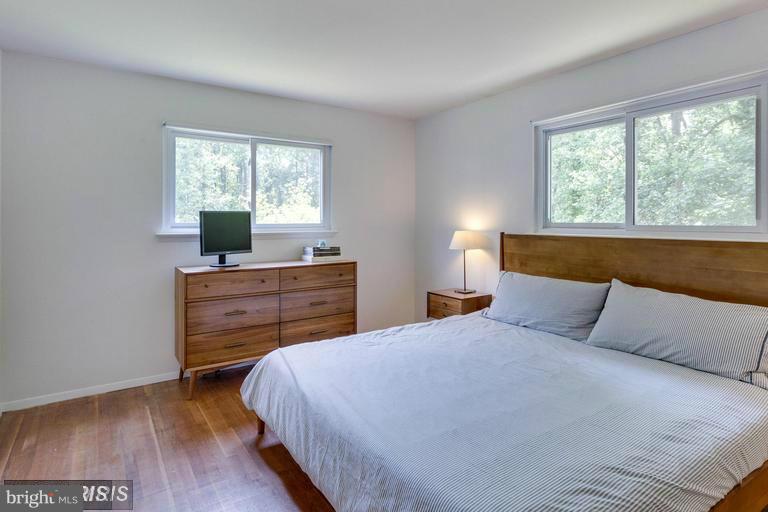 SURREY SQUARE - Residential Lease