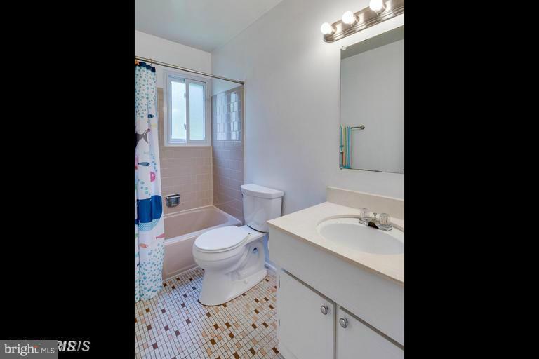 SURREY SQUARE - Residential Lease