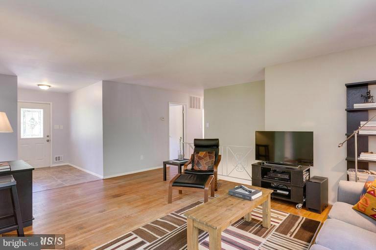 SURREY SQUARE - Residential Lease