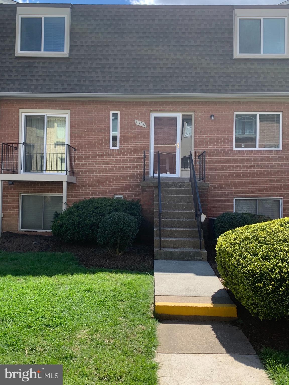 TERRACE TOWNHOUSES OF ANNANDALE - Residential Lease