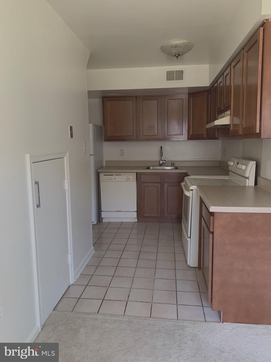 TERRACE TOWNHOUSES OF ANNANDALE - Residential Lease