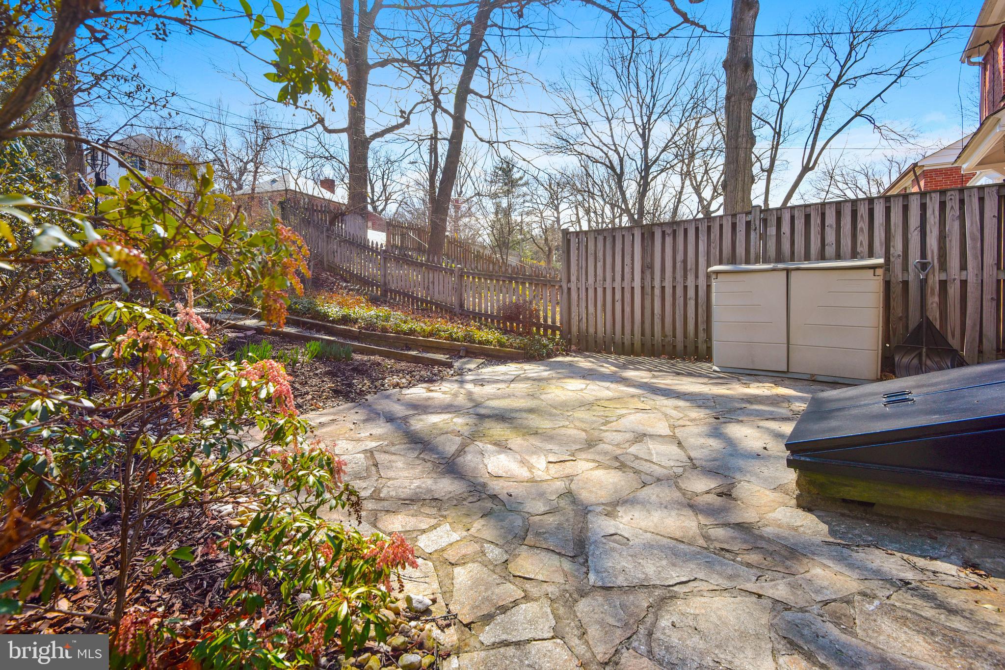 NORTHWOOD - Residential Lease