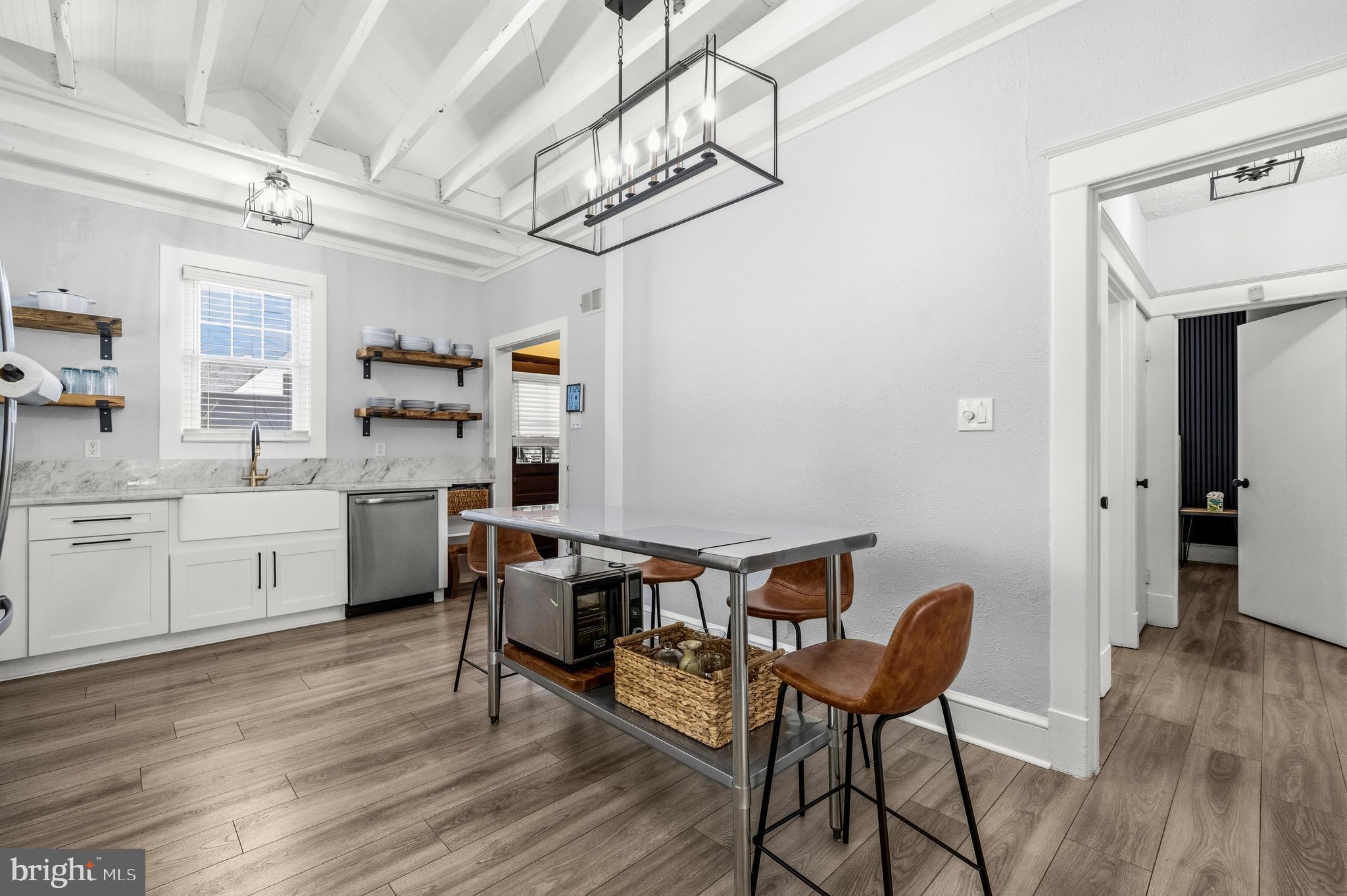 ADDISON HEIGHTS - Residential