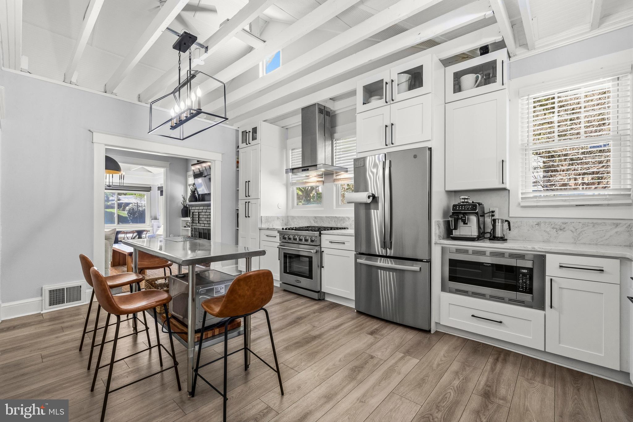 ADDISON HEIGHTS - Residential