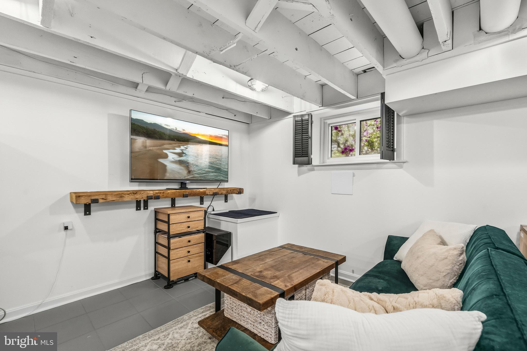 ADDISON HEIGHTS - Residential