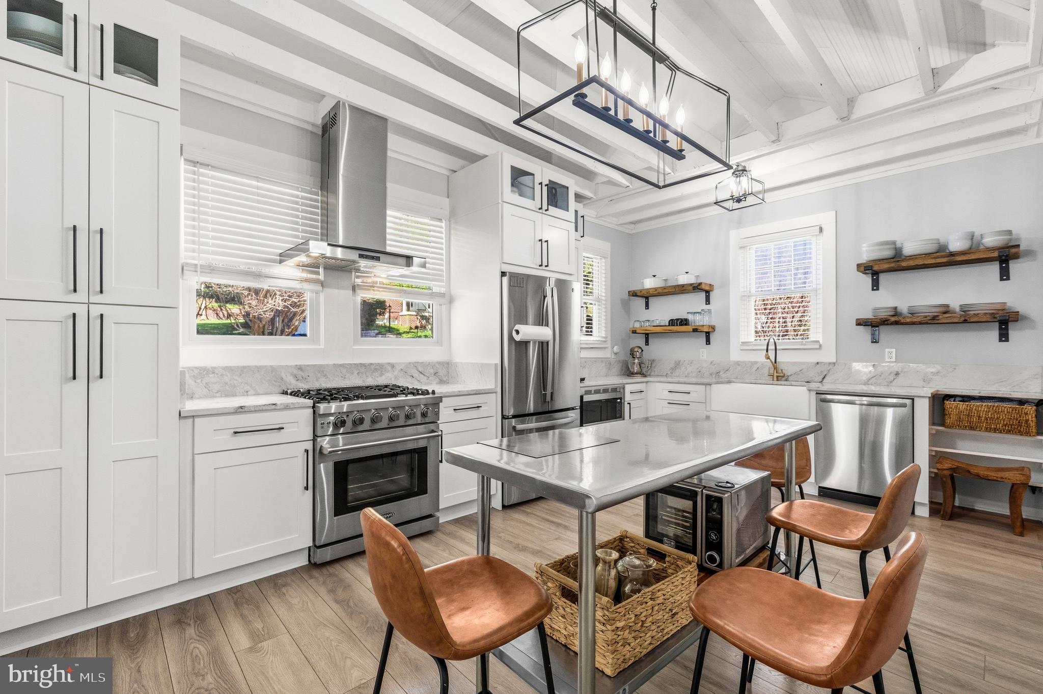 ADDISON HEIGHTS - Residential