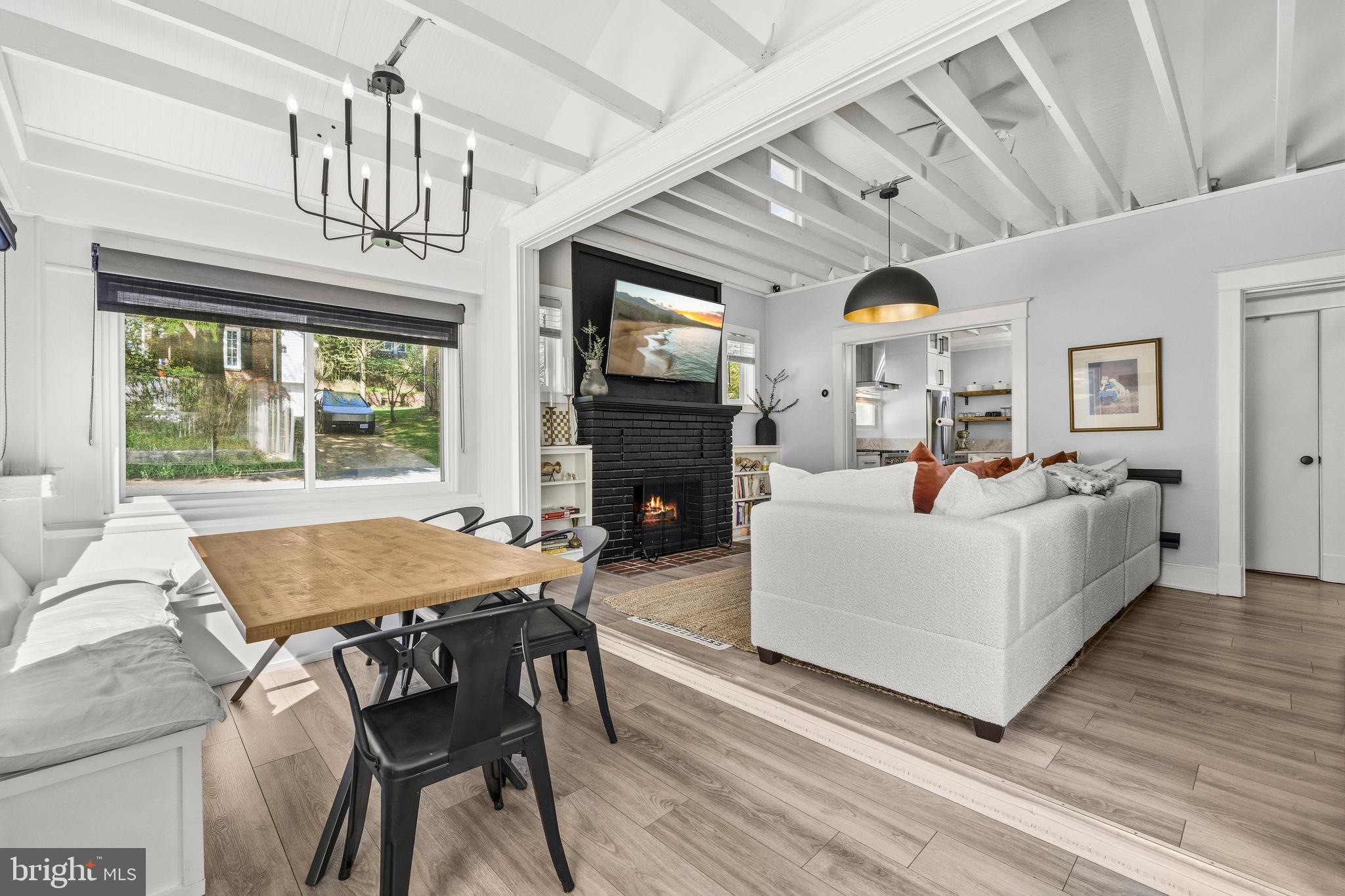 ADDISON HEIGHTS - Residential