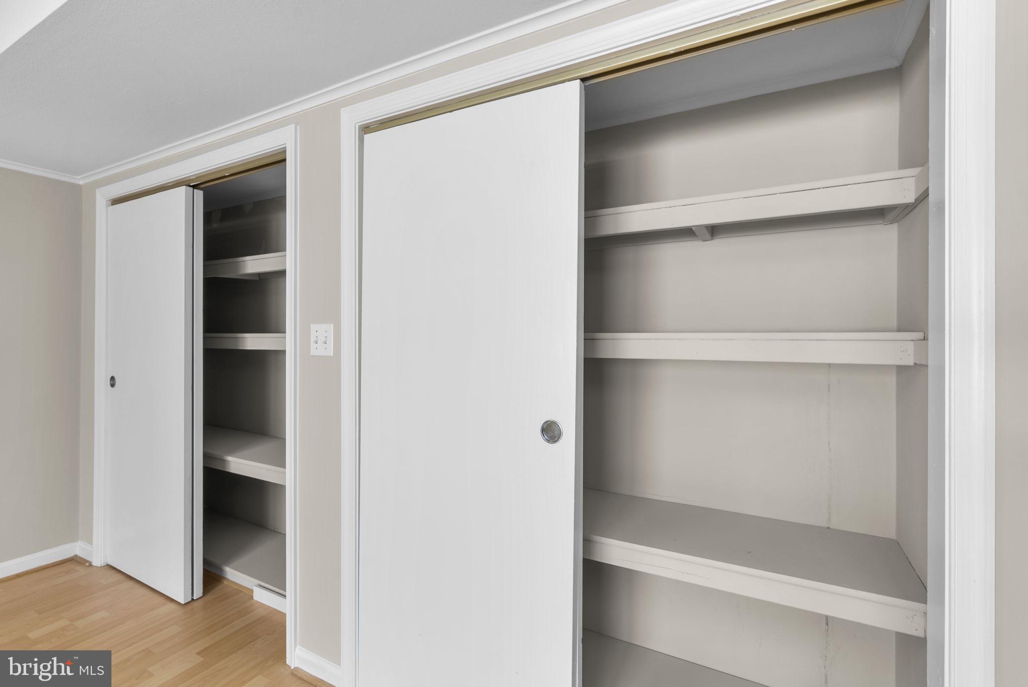 MANOR WOODS - Residential