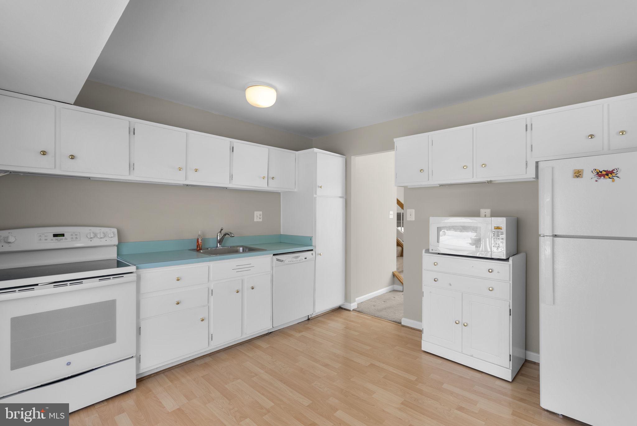 MANOR WOODS - Residential