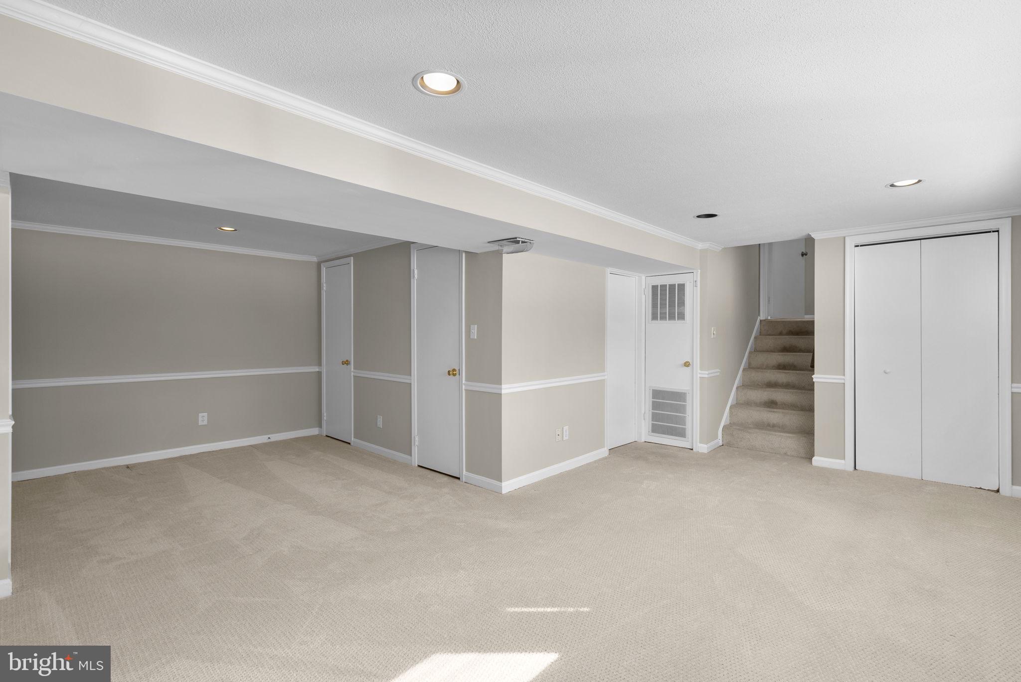 MANOR WOODS - Residential