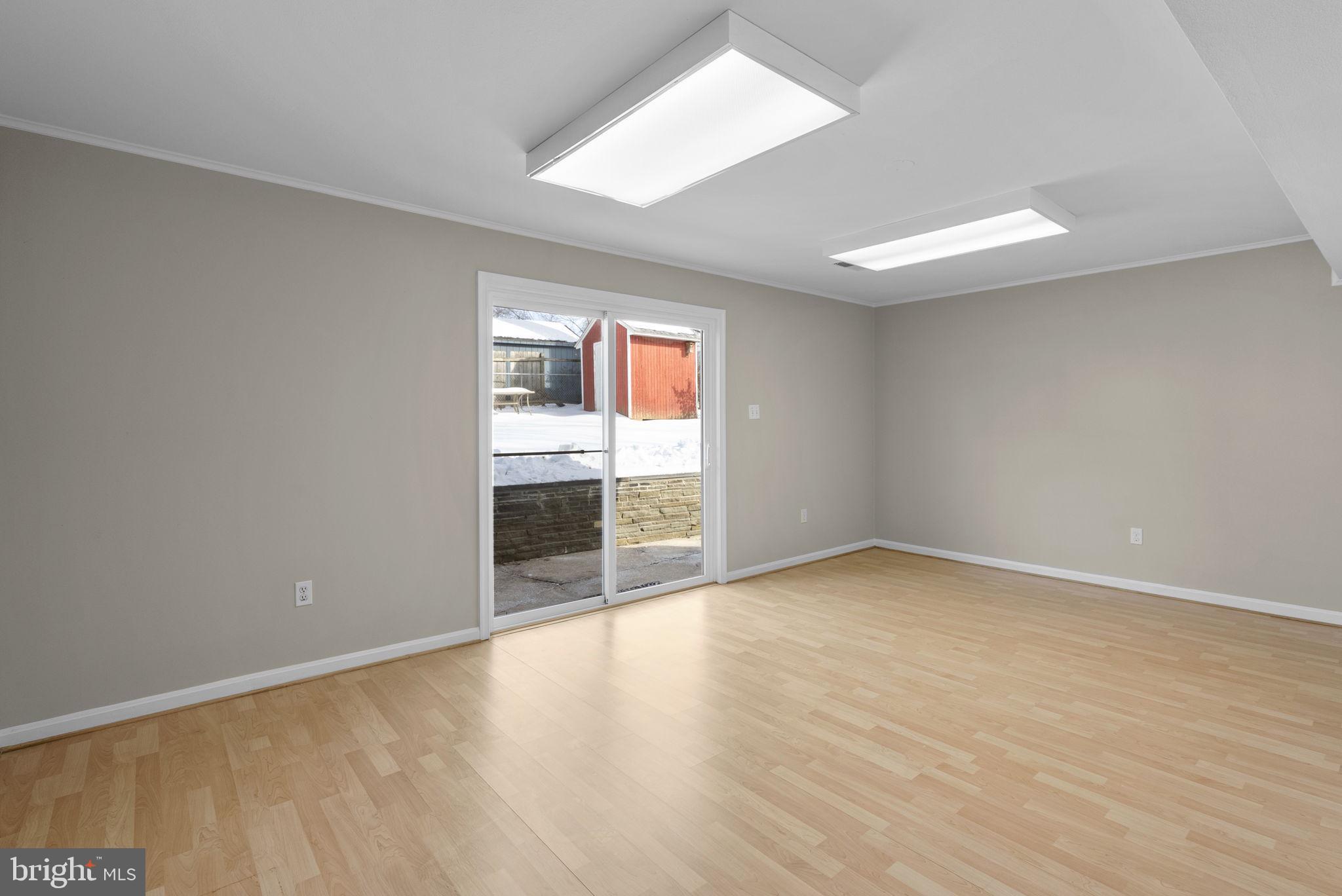 MANOR WOODS - Residential