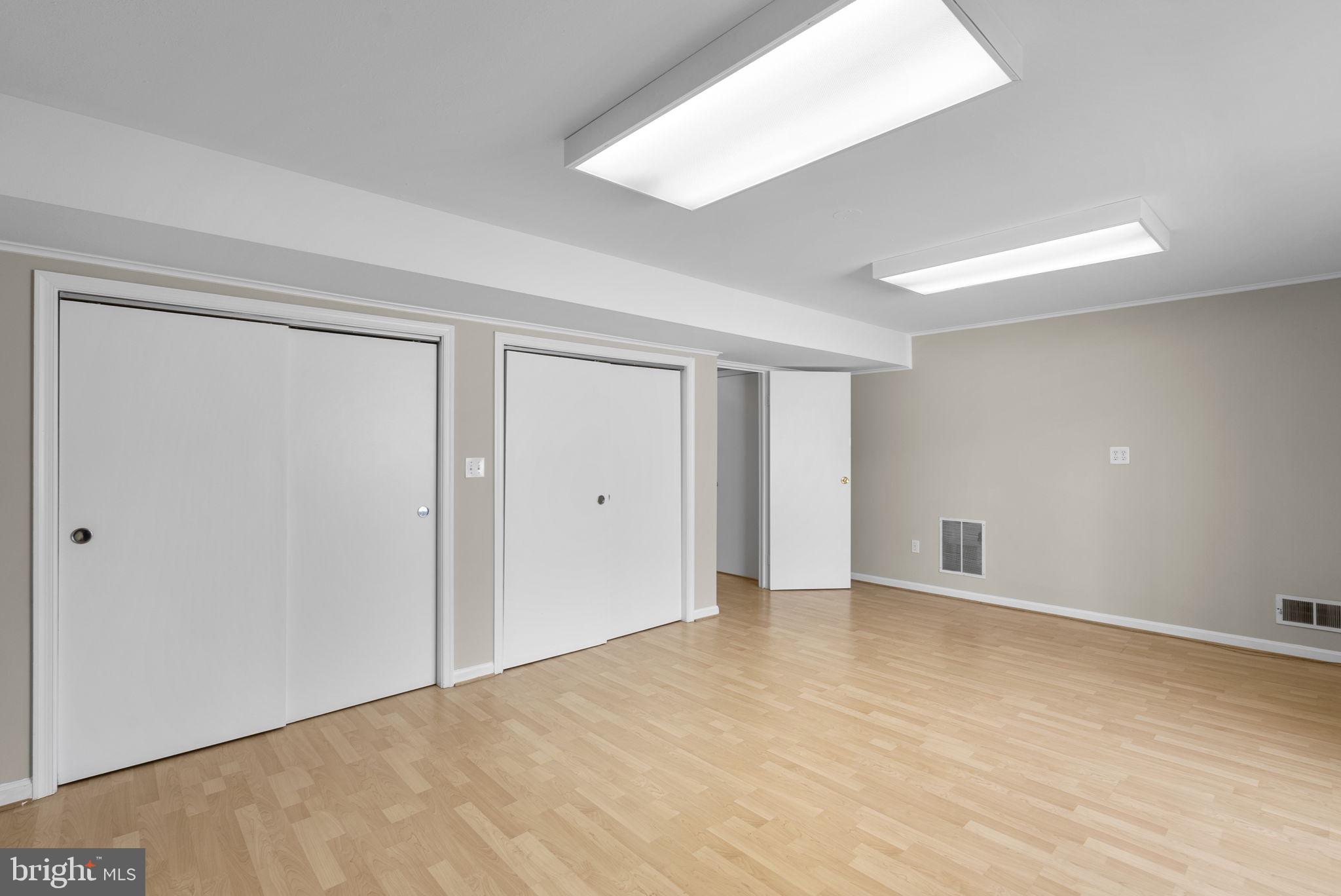 MANOR WOODS - Residential