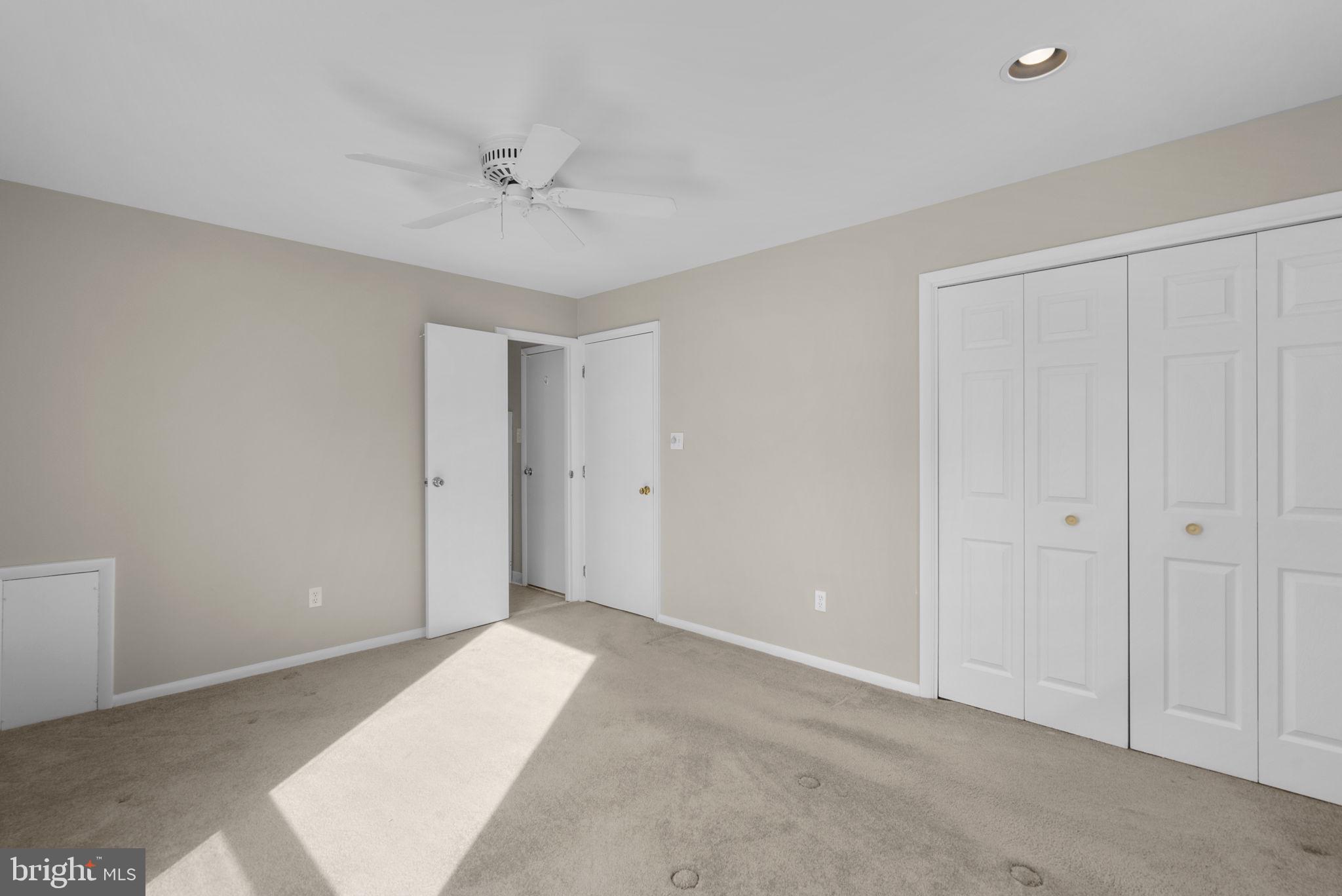 MANOR WOODS - Residential