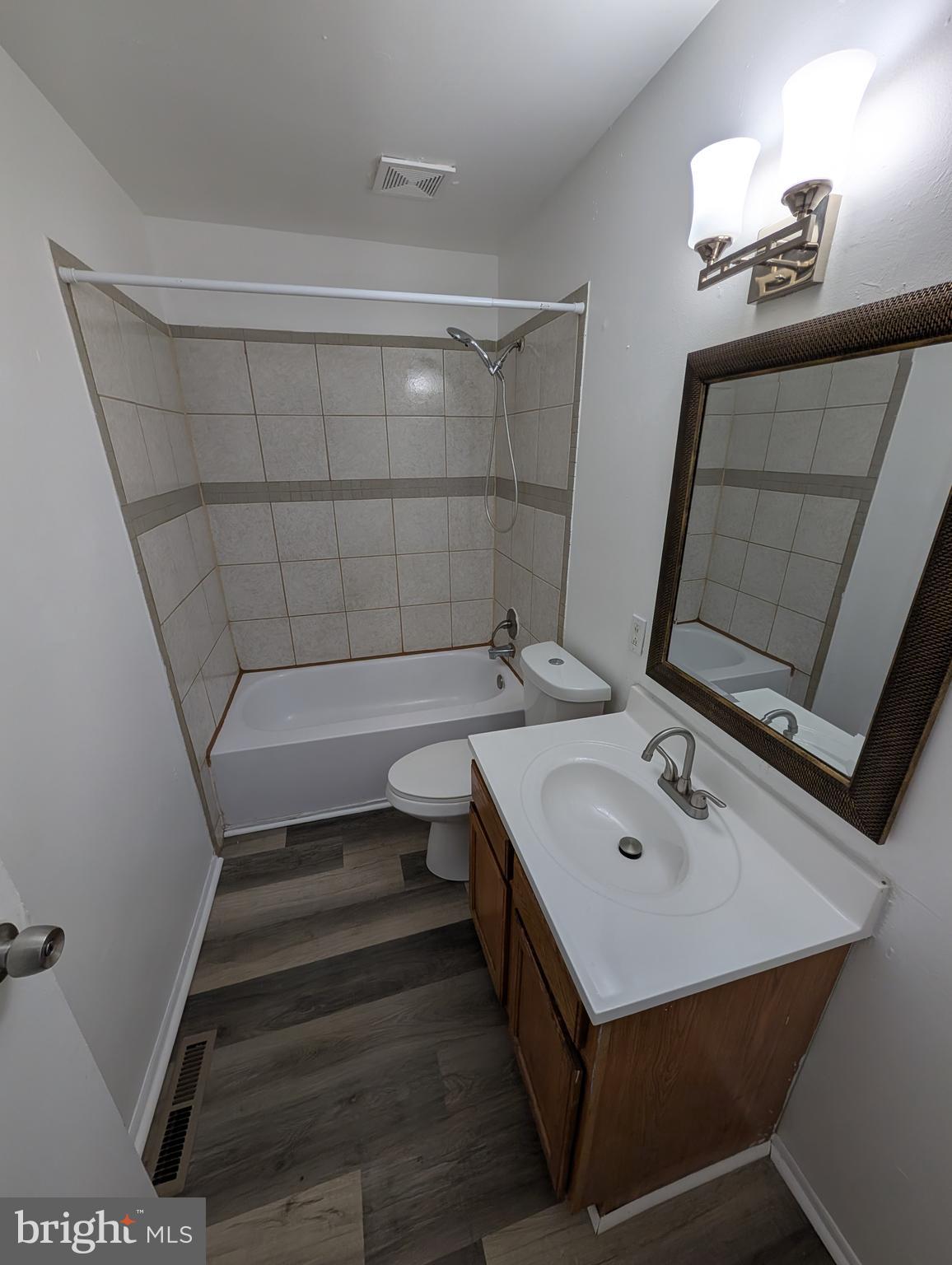 HARFORD SQUARE - Residential Lease