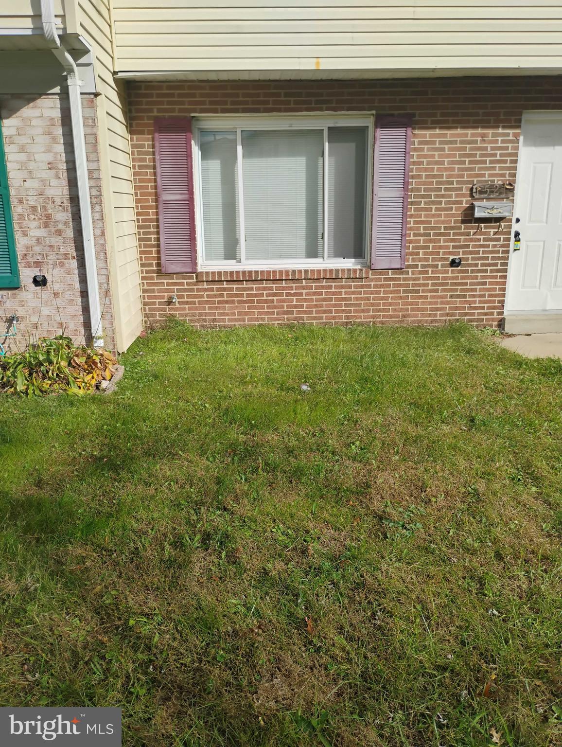 HARFORD SQUARE - Residential Lease