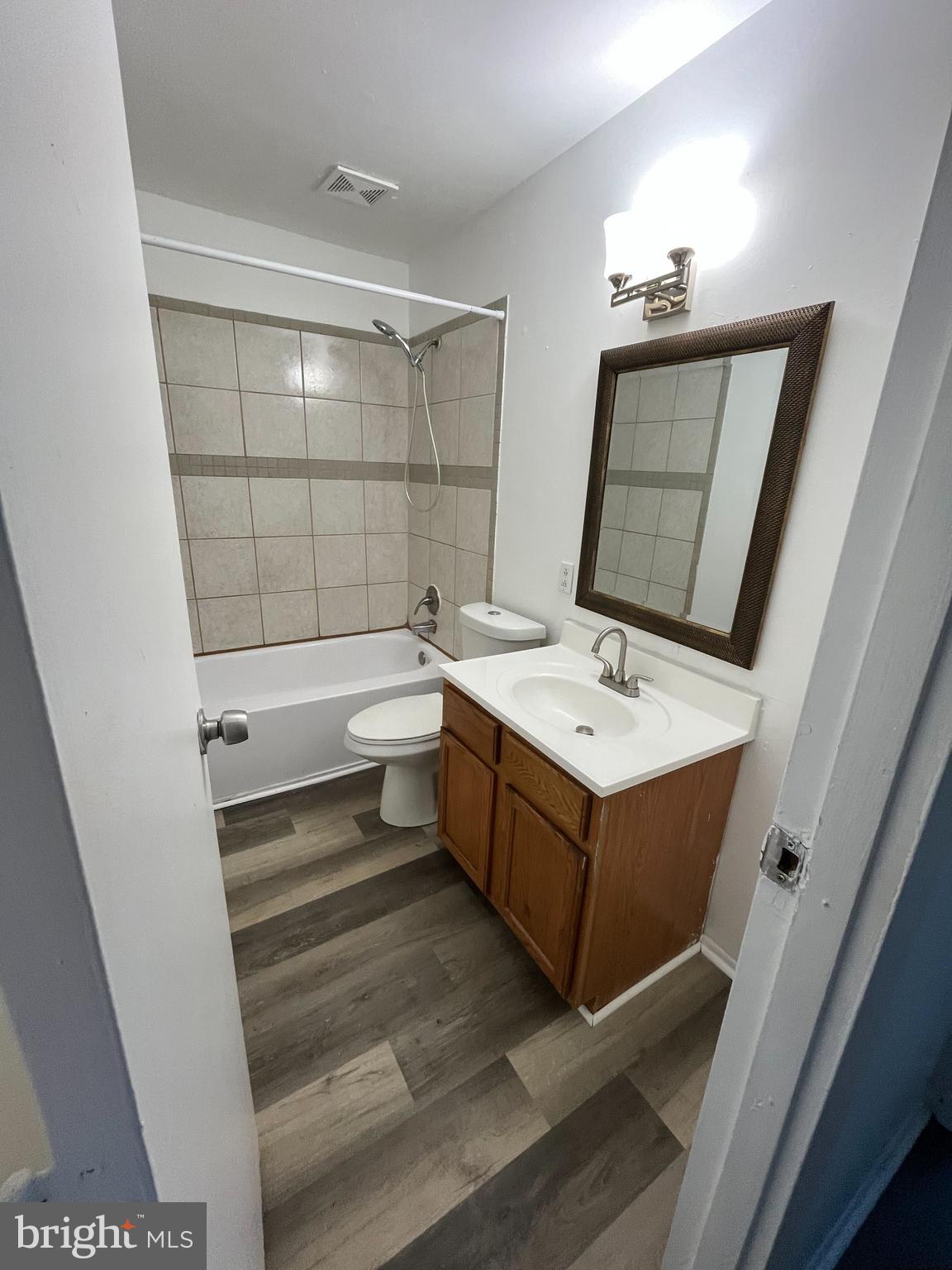 HARFORD SQUARE - Residential Lease