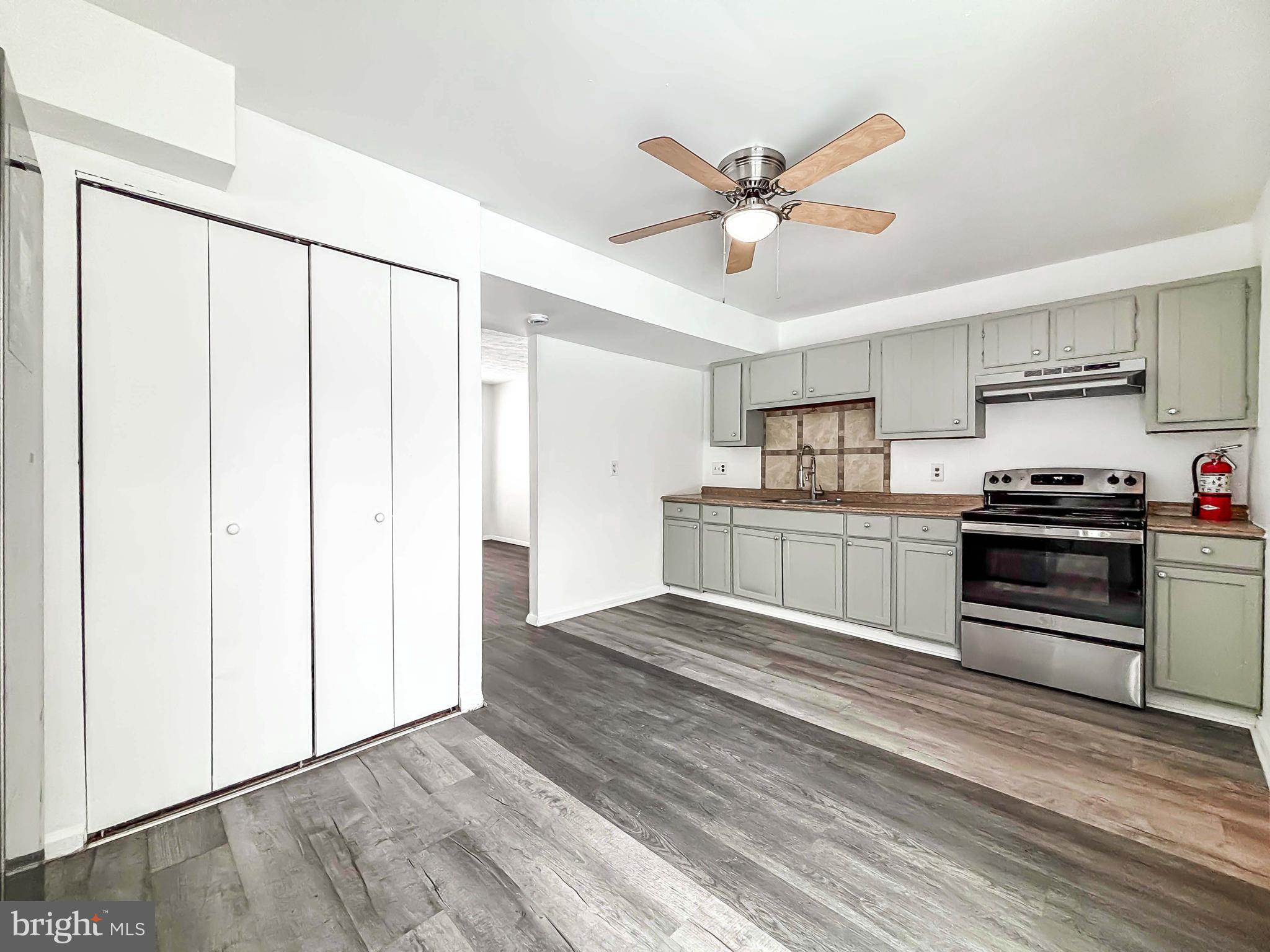 1521 CHARLESTOWN DRIVE