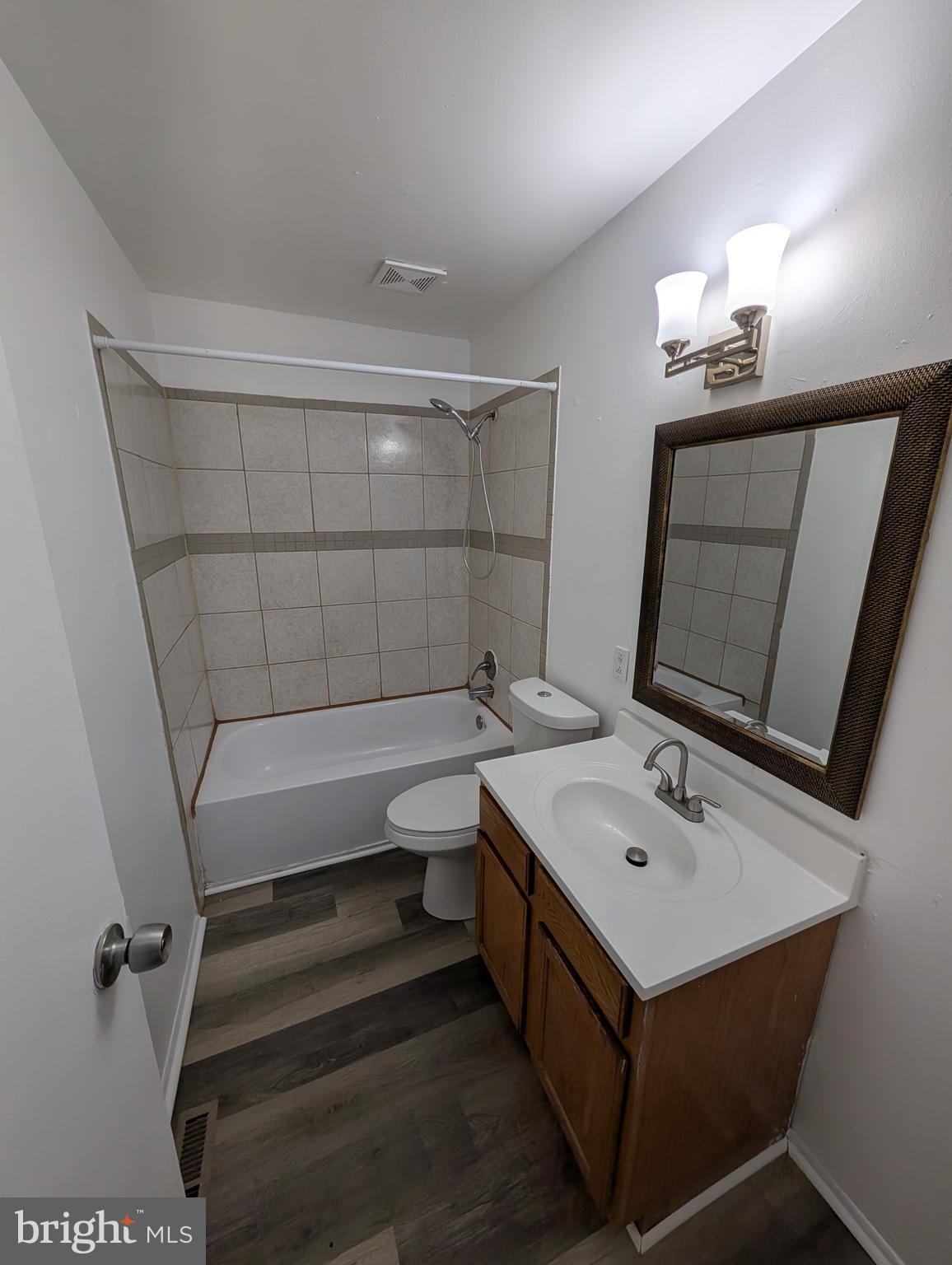 HARFORD SQUARE - Residential Lease