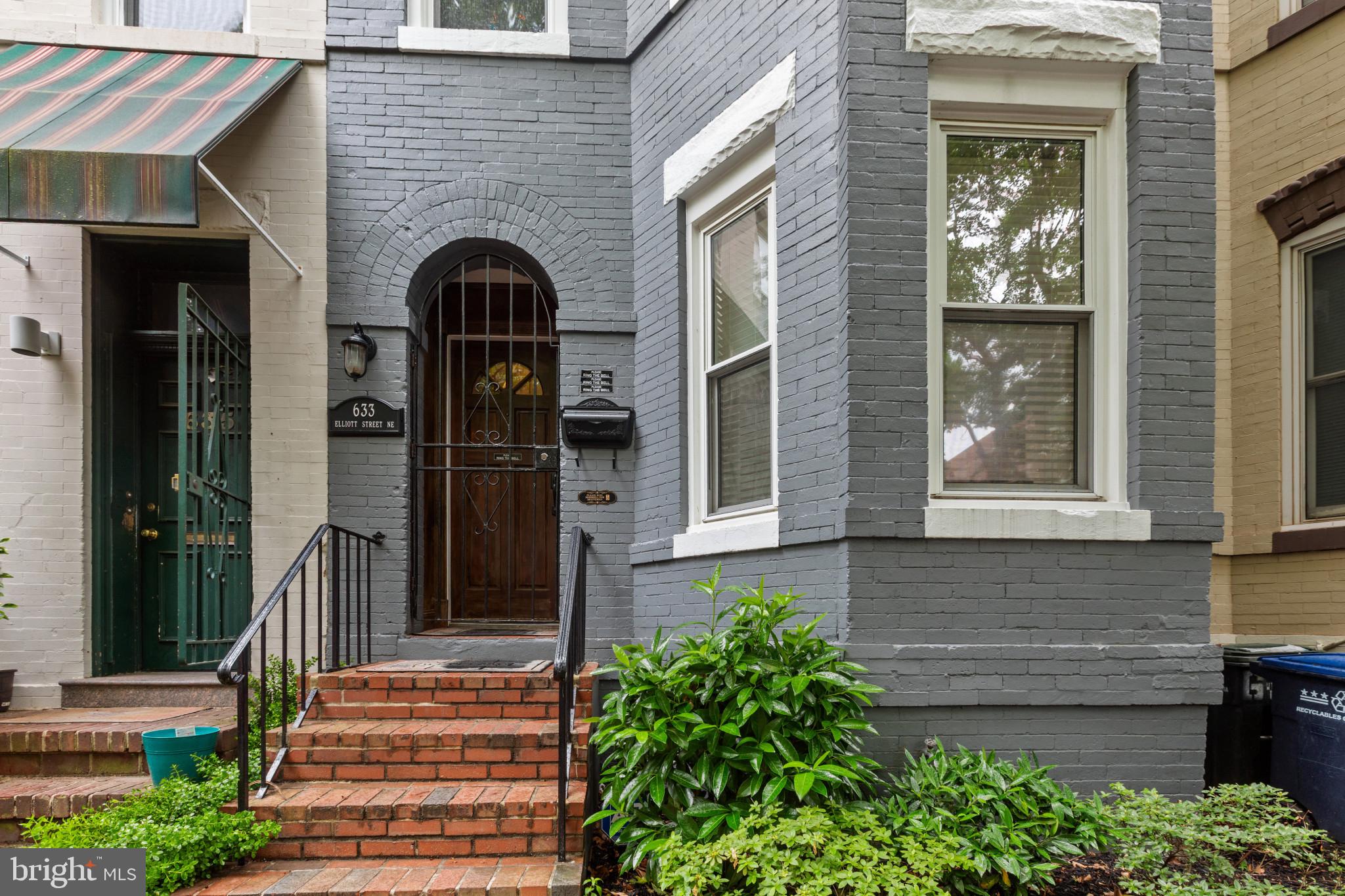 633 ELLIOTT STREET NE