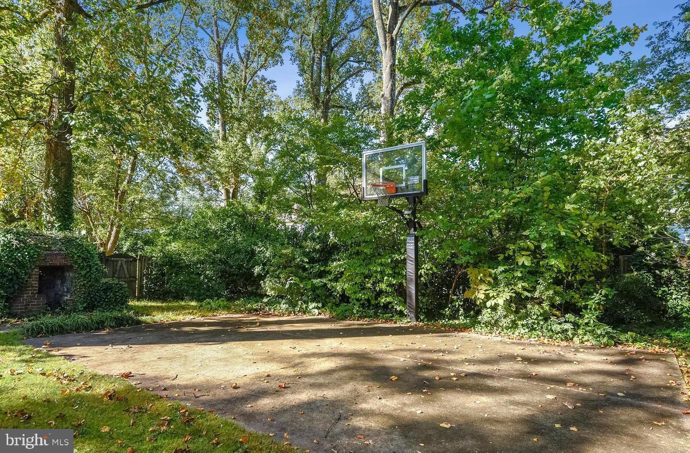 GREENWICH FOREST - Residential