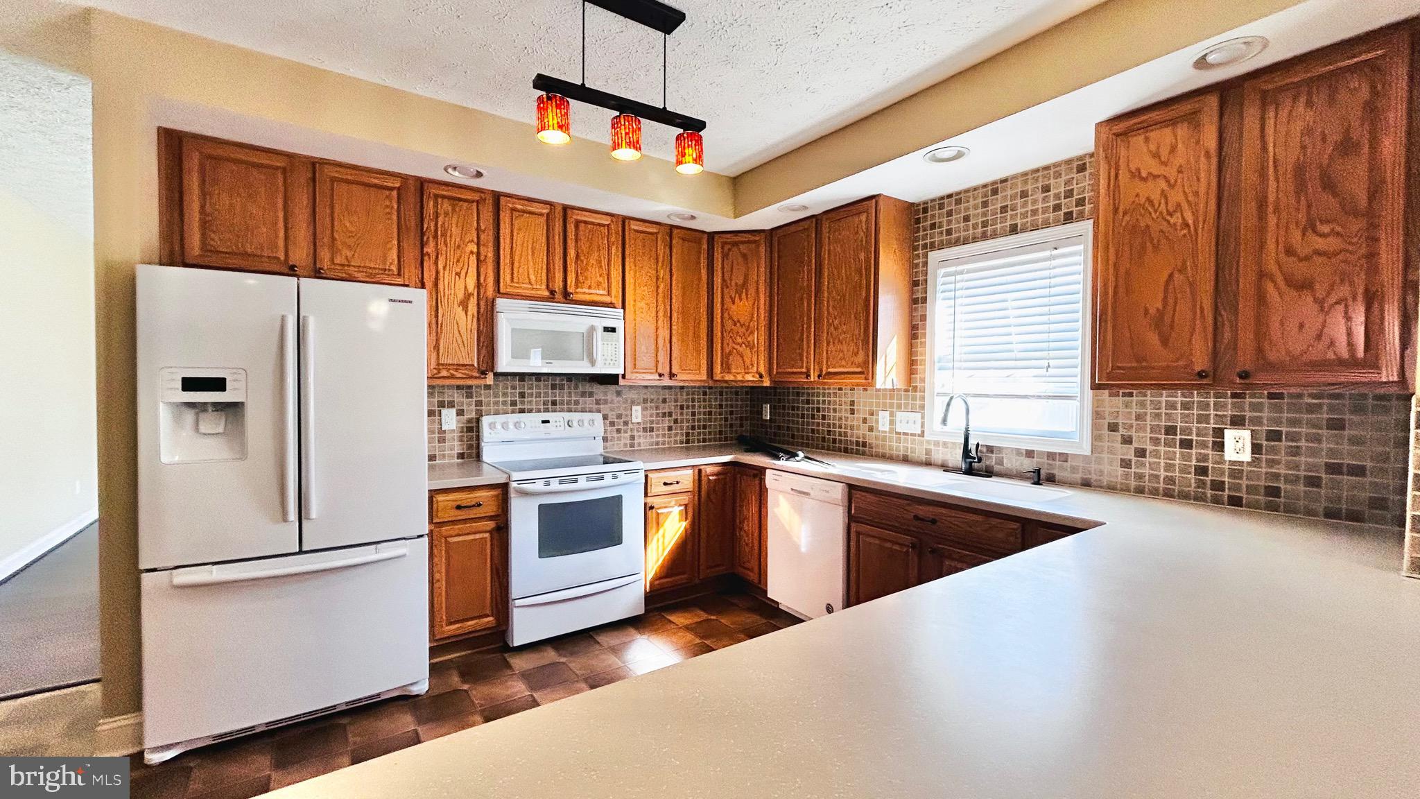 WIDEWATER VILLAGE - Residential Lease