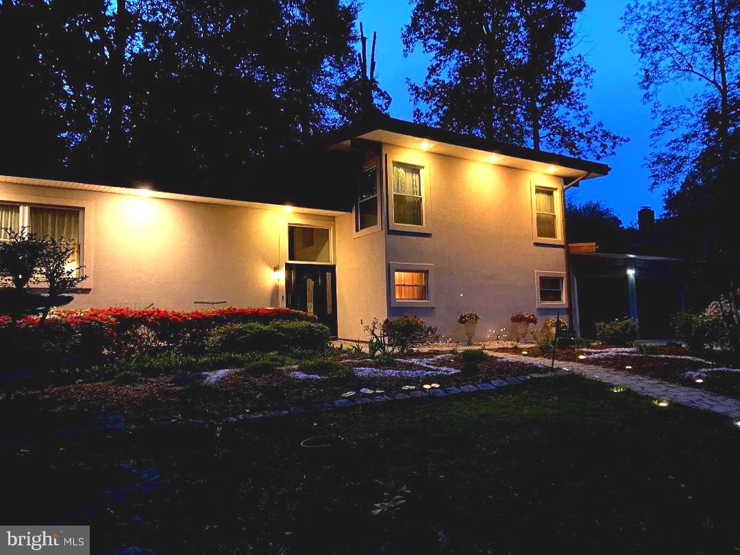 900 AZALEA DRIVE